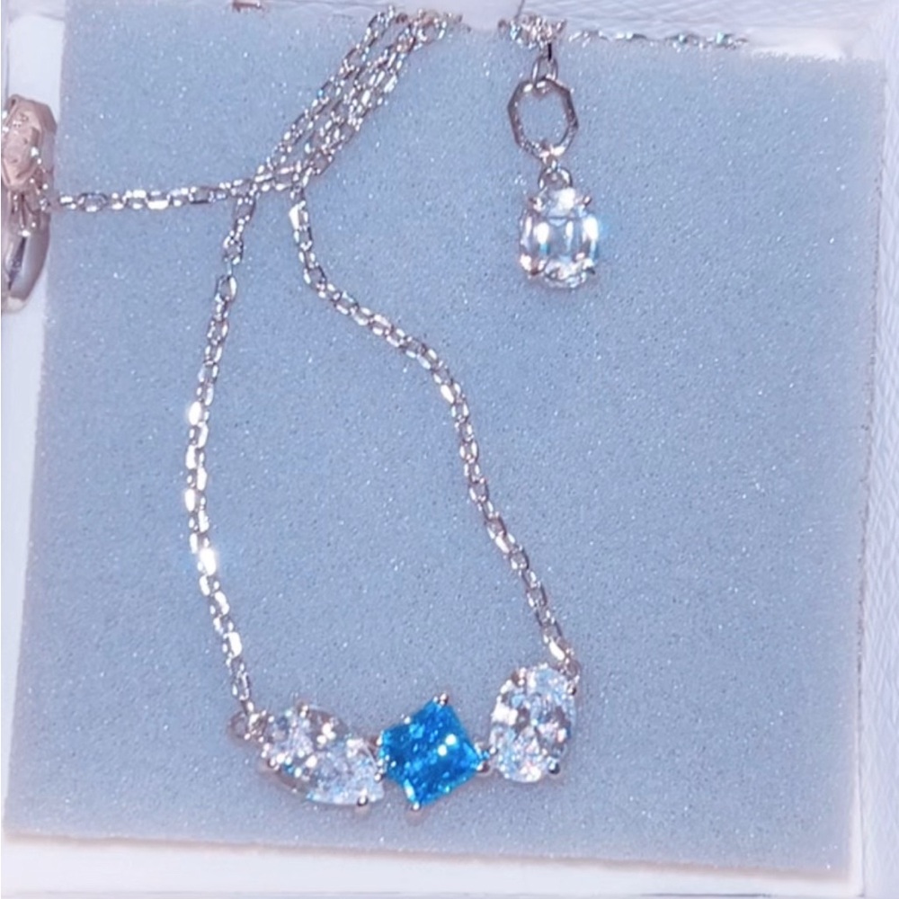 Mesmera pendant